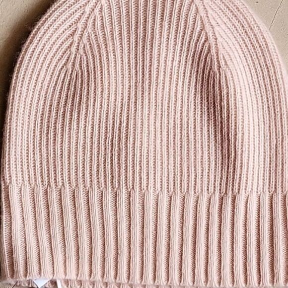 NORDSTROM 100% Cashmere NEW light Pink Knit Beanie Hat - Picture 2 of 4